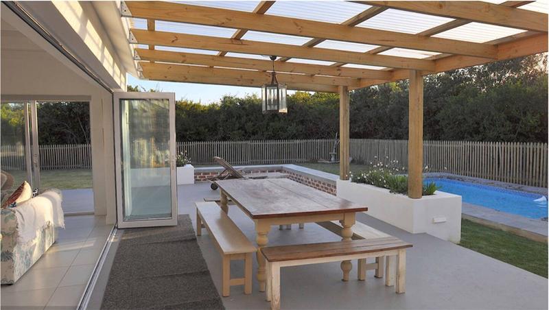 To Let 4 Bedroom Property for Rent in Keurbooms River Western Cape